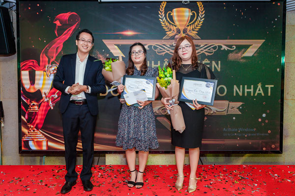 Trảo giấy khen và tiền thưởng: Nhân viên có doanh thu cao nhất 2018 Trảo giấy khen và tiền thưởng: Nhân viên có doanh thu cao nhất 2018