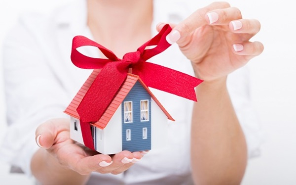 Nếu nhận quà tặng là nhà cửa cũng phải nộp thuế Nếu nhận quà tặng là nhà cửa cũng phải nộp thuế
