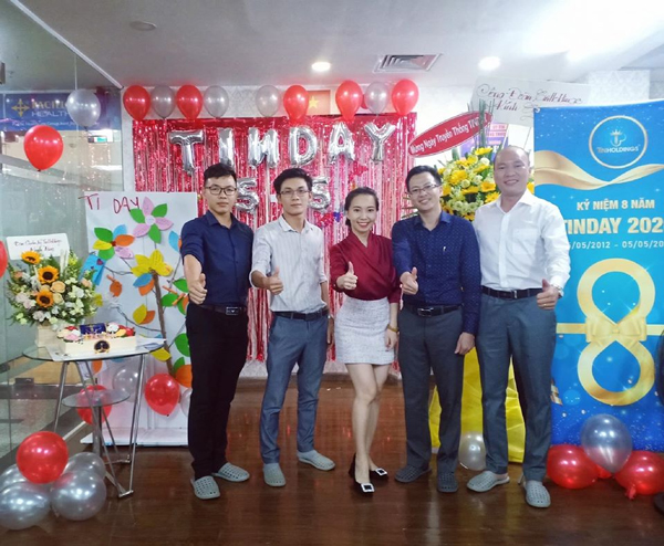 Buổi lễ là dịp để công ty nhìn lại thành quả sau 8 năm phấn đấu Buổi lễ là dịp để công ty nhìn lại thành quả sau 8 năm phấn đấu