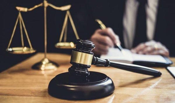 Có 2 loại hình công ty luật: công ty hợp doanh và công ty TNHH Có 2 loại hình công ty luật: công ty hợp doanh và công ty TNHH